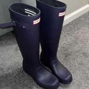 Barely Worn Hunter Rainboots